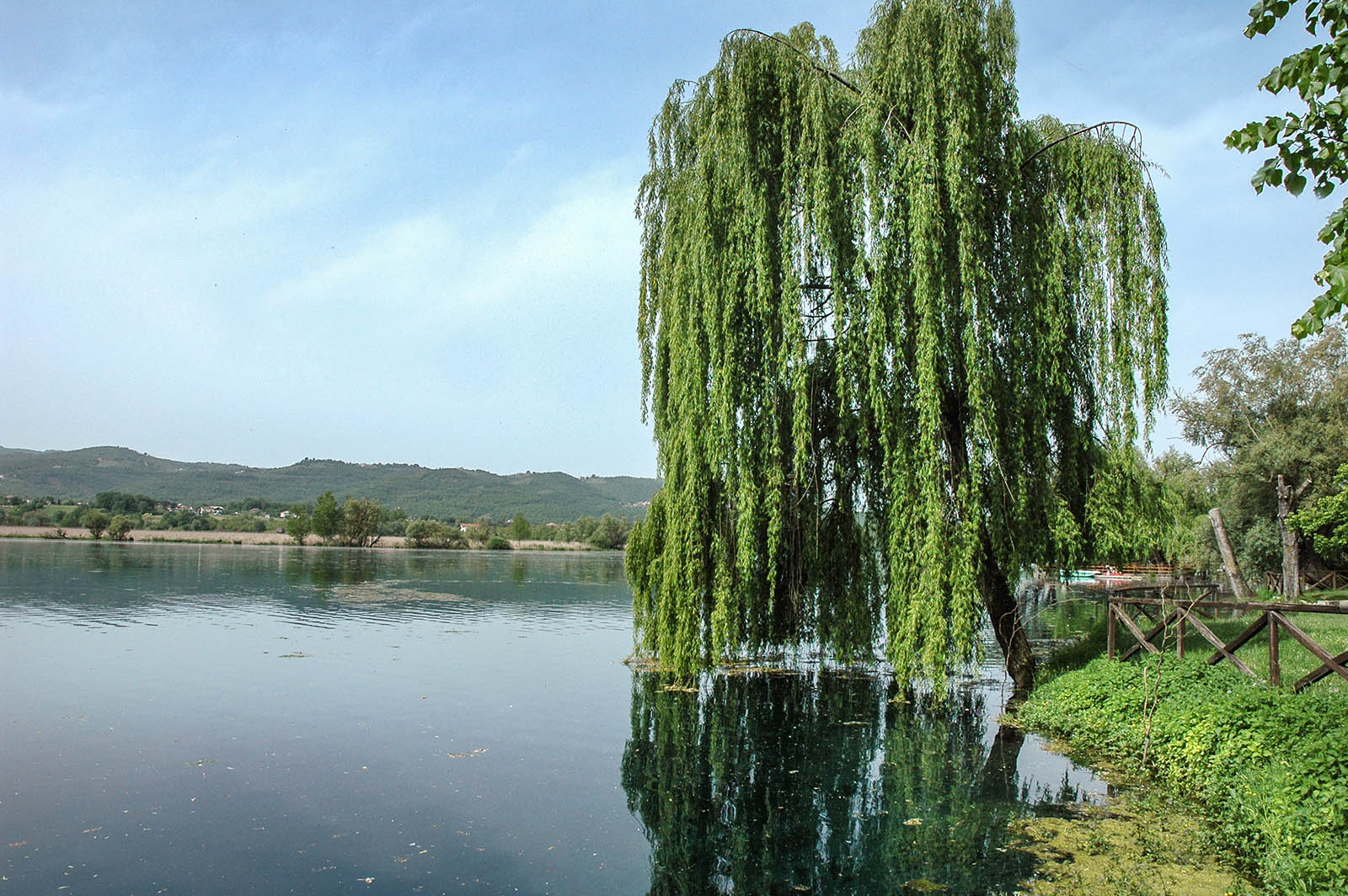 L'incanto del lago di Posta Fibreno