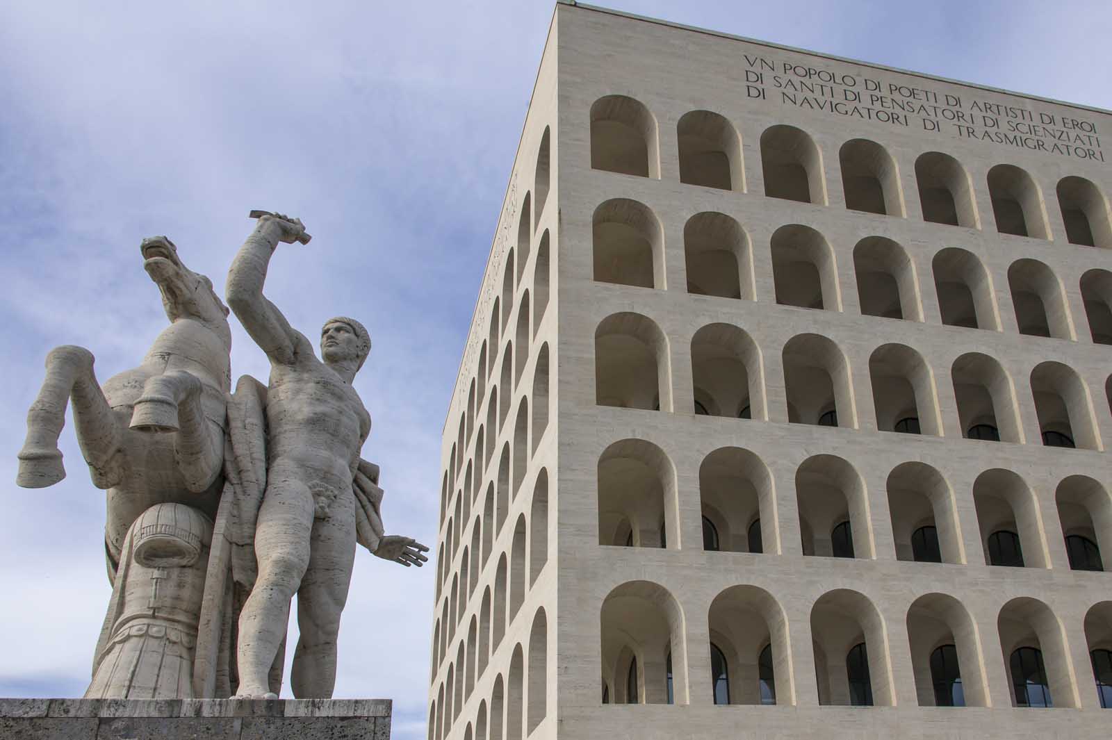 Statua equestre e Palazzo della Civiltà del Lavoro