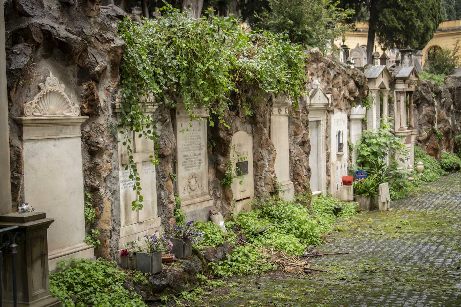 Lapidi cimiteriali al Verano